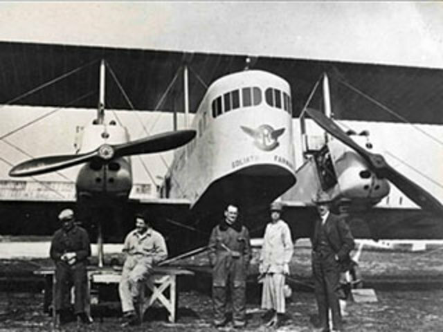 Primer vuelo comercial de la historia.