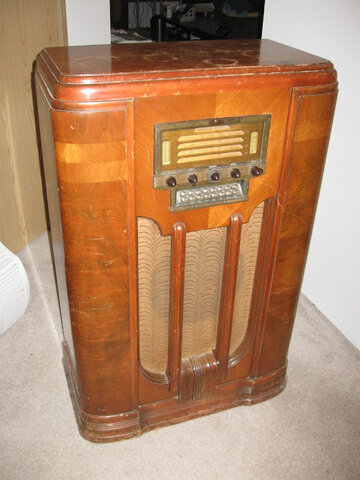 GE and Westinghouse start selling radios