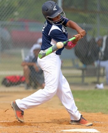 Derek finally gets his first hit of the season of going 0-8 in his past 3 games.