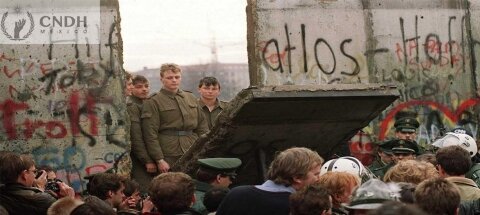 Caída del muro de Berlín, disolución de la URSS y final de la Guerra Fría.