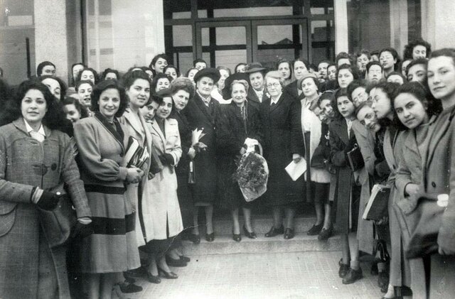 Creación de la 1era escuela secundaria femenina.