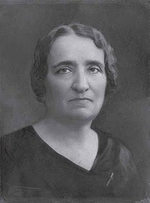 Enriqueta Compte y Riqué funda el primer jardín de infantes