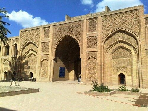 8th-9th centuries CE: Development of distinctive architectural elements