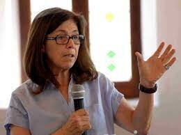 Carmen de la Peza inició una línea de estudios de recepción, posteriormente renombrados como estudios de "lectura", para enfatizar la perspectiva activa de los actores