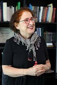 Sarah Corona inició una línea de estudios de recepción, posteriormente renombrados como estudios de "lectura", para enfatizar la perspectiva activa de los actores