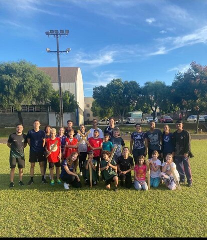 HÓQUEI SOBRE A GRAMA