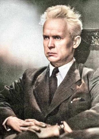 ПЕРШИЙ поет кіно