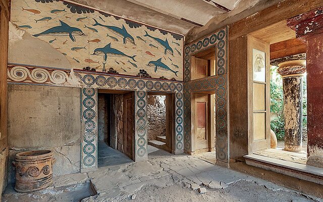 Evans excavates Knossos