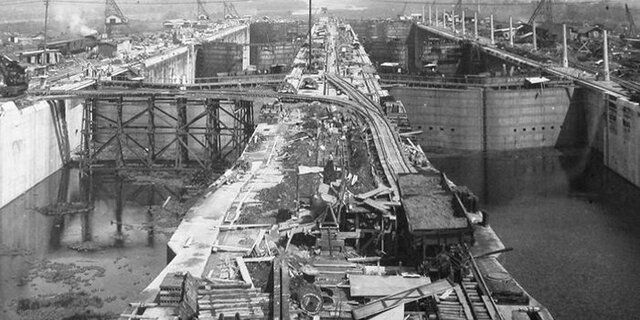 Comienzo de la construcción del Canal de Panamá