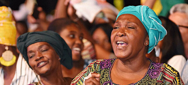 1993 Reconocimiento de derecho de propiedad colectiva a comunidades negras.