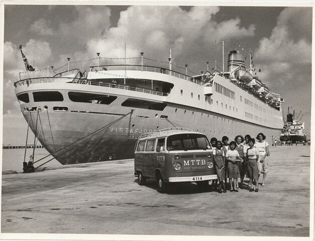 Hotesses et Bus de la MTTB