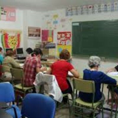 Timeline: "HISTORIA Y POLÍTICA DE LA EDUCACIÓN DE ADULTOS"