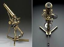 Microscopio con luz adecuada