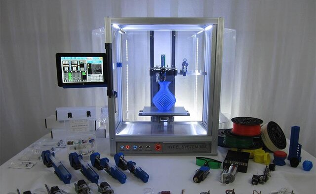 Las impresoras 3D continúan evolucionando con mejoras en velocidad, resolución y capacidad de materiales. Se utilizan en diversas industrias, desde la medicina hasta la fabricación y la arquitectura.