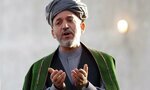 Hamid Karzai se convierte en presidente.