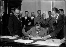 1926 Creación de Escuelas Ejidales