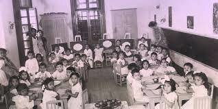 Creación de miles de miles de escuelas en el país