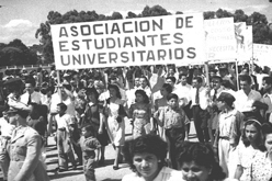 Protestas de estudiantes y profesores.