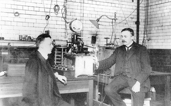 Procesos atómicos Walther Bothe y Hans Geiger