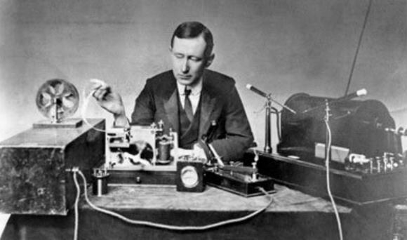 Educación por radio