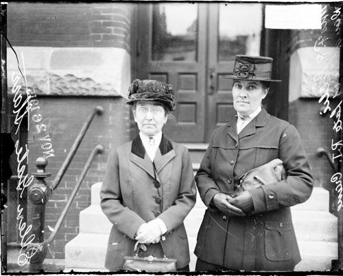Jane Adams y Ellen Gates fundaron en el centro Hull House