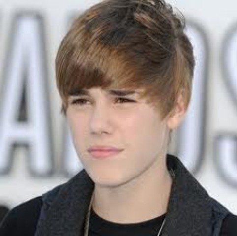 Justin Bieber is discoverd on YouTube!!!