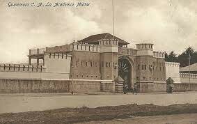 Apertura de la Academia Militar