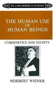 Norbert Wiener publica "The Human Use of Human Beings", donde explora la cibernética y su conexión con la TGS.