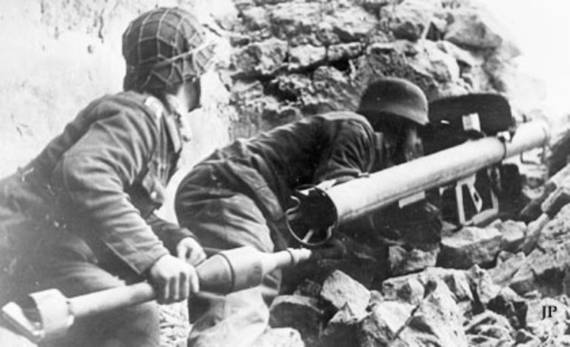 first portable rocket lancher