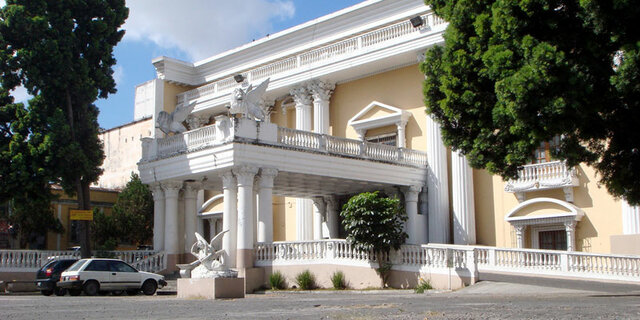 Inauguración del Teatro Abril