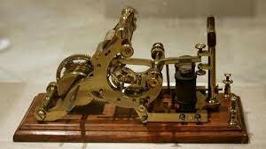 1837: Invención del telégrafo por Samuel Morse.