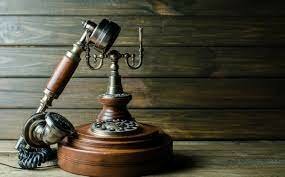 1876: Invención del teléfono por Alexander Graham Bell.