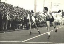 El primer Campeonato del Mundo de patinaje de velocidad sobre ruedas se disputó en Monza, Italia