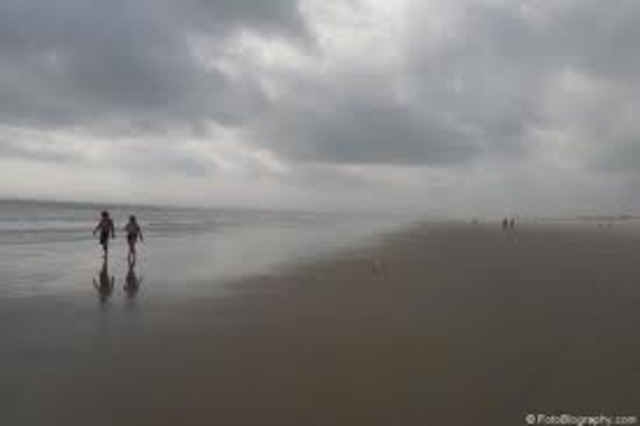 Mis tios y mis padres caminaron en la playa