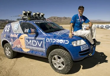 Automóvil gana competencia de vehículos autonomos.