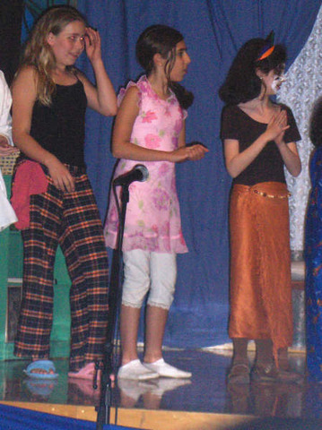 Canté en la musicál: Peter Pan. Era Tiger Lilly.