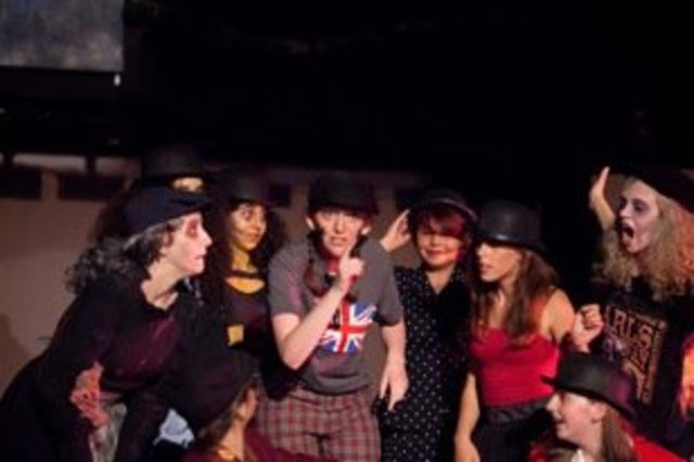 En el verano, fui en la músical del zombies a mi campamiento y llevé crema amarillo.