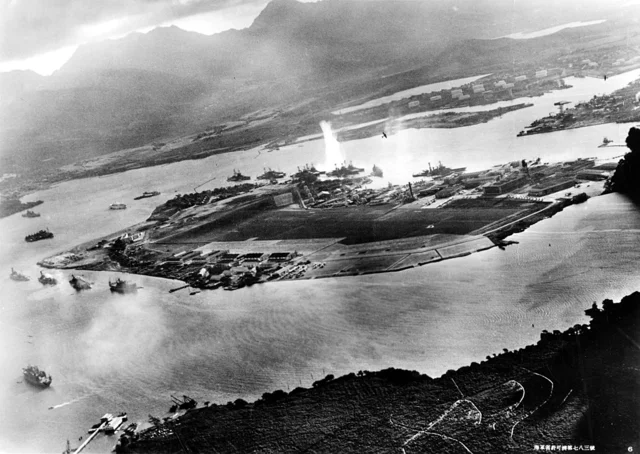 Attaque de Pearl Harbor par le Japon