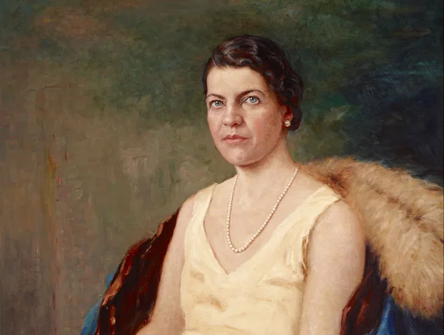 Première femme nommée au Sénat canadien.