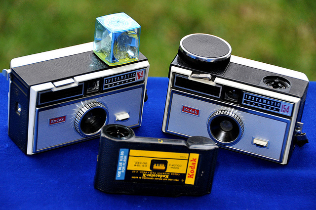 Instamatic 104, modelo compacto que tenía un flash cúbico