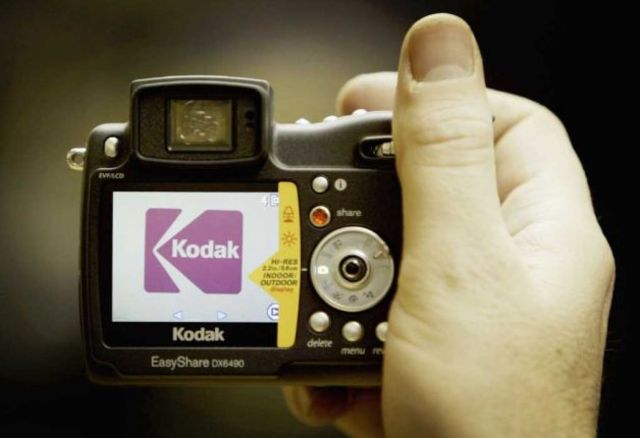 Lanzamiento de una de las cámaras digitales Kodak Easyshare