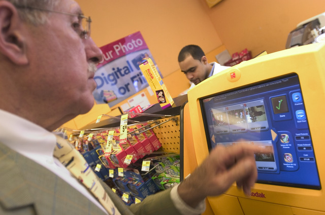 Se automatizó el proceso de revelado digital y se instaló en supermercados