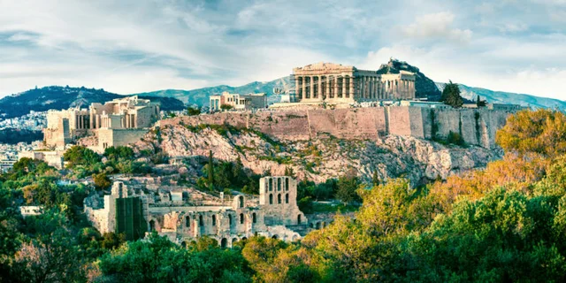 Atenas se va convirtiendo en una verdadera democracia.
