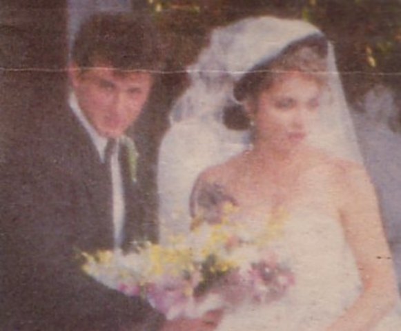 M Marries her 1st husband Sean Penn