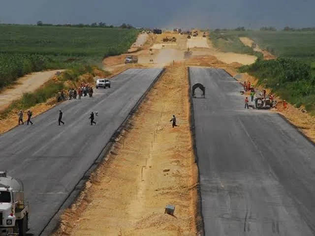 La Creación De Carreteras