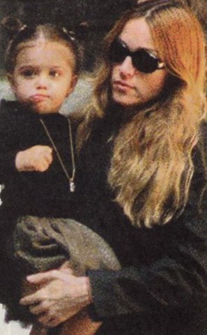 M's 1st daughter and child Lourdes is born