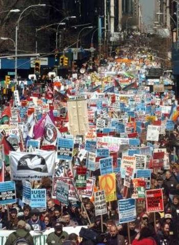100,000 demonstrate against the war in New York City