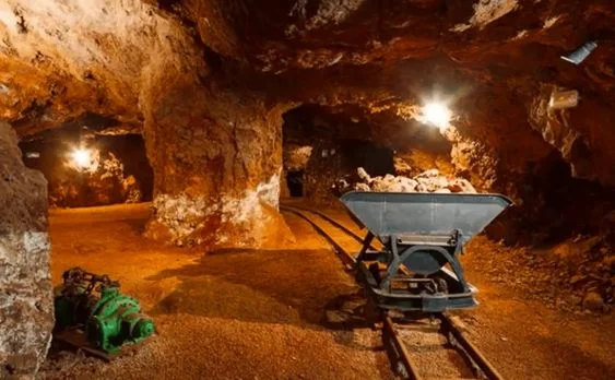 La necesidad en las minas