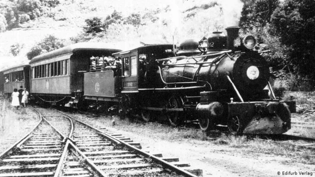 Inauguración del primer tramo público ferroviario