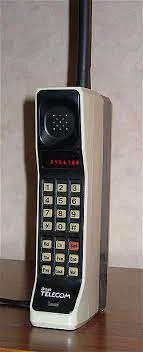 Primer teléfono celular de mano